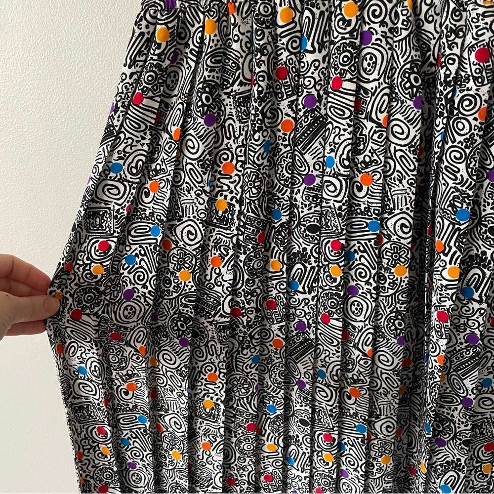 3/$20 Vintage 90s funky printed black and white midi dress with pleated skirt - Picture 3 of 9